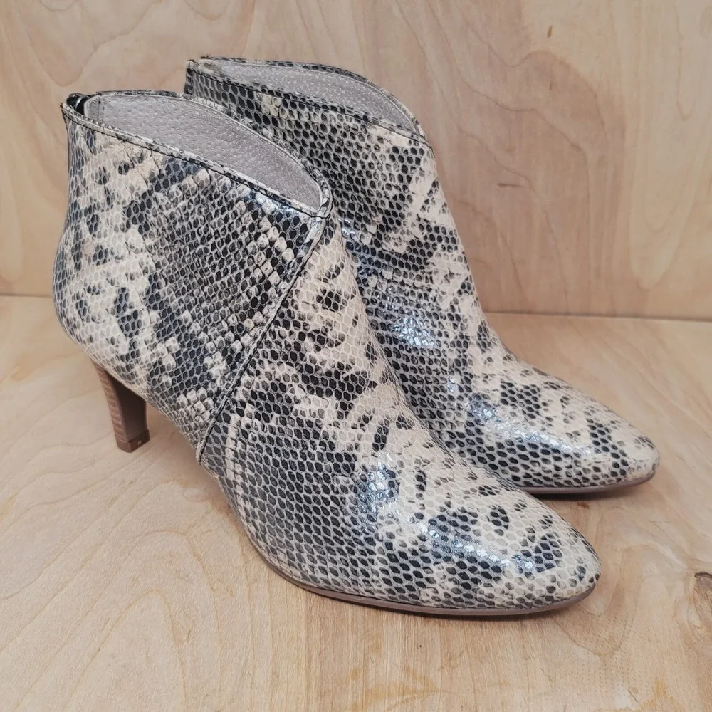 Seychelles Women's Ankle Boots Size 7.5 M Leather Snake Print Casual Dress Shoes